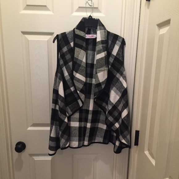 Black and white cardigan vest - Picture 1 of 2